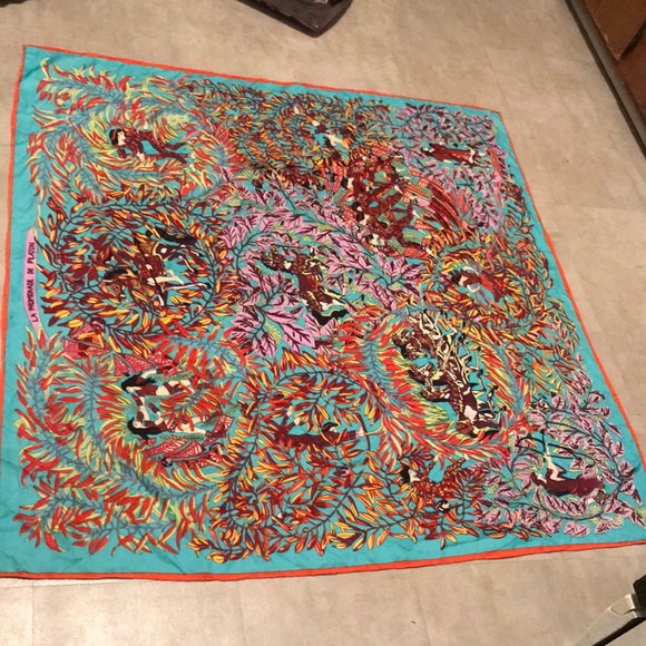 HERMÈS LA PROMEMENADE DE PLATON SILK WRAP/SHAWL 120 CM - Picture 3 of 16